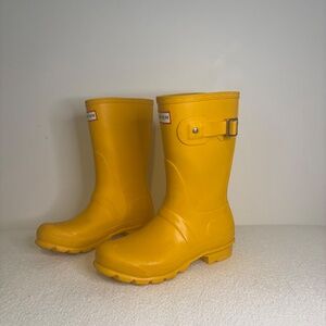 Hunter yellow rain boots